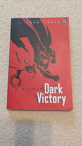 Batman dark victory dc - batman:,
